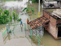 Bengal flood situation improves, death toll at 85