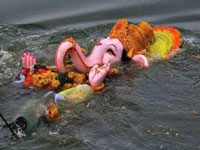Politicos, residents join hands to bid green farewell to Ganpati