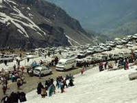 SC refuses to stay NGT restrictions on tourist vehicles plying through Rohtang Pass