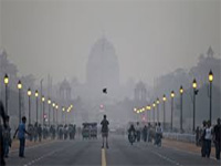 Fog covers Delhi, pollutant levels shoot up