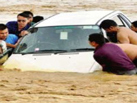 Gujarat floods: Citizens stay in as sky rains down woes