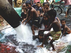 Groundwater level plunges in Bangladesh