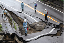 Quake triggers nuclear leak in Japan  